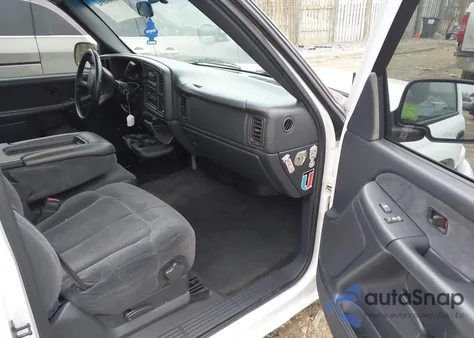 2000 Chevrolet Silverado 1500 Ls z USA, uszkodzony, nr VIN 1GCEC14T2YZ113267